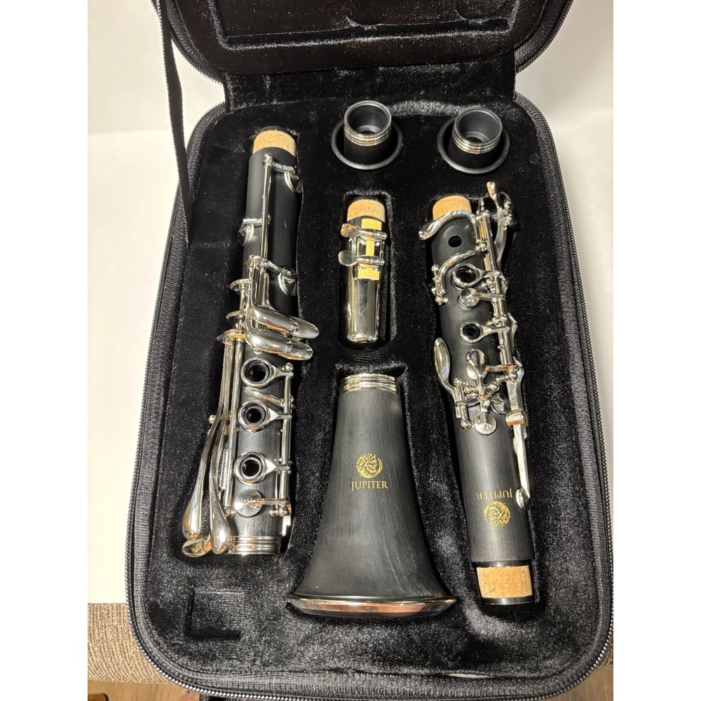 Jupiter Bb Clarinet Outfit New In Case w/ Mouthpiece & Strap Serial 370912